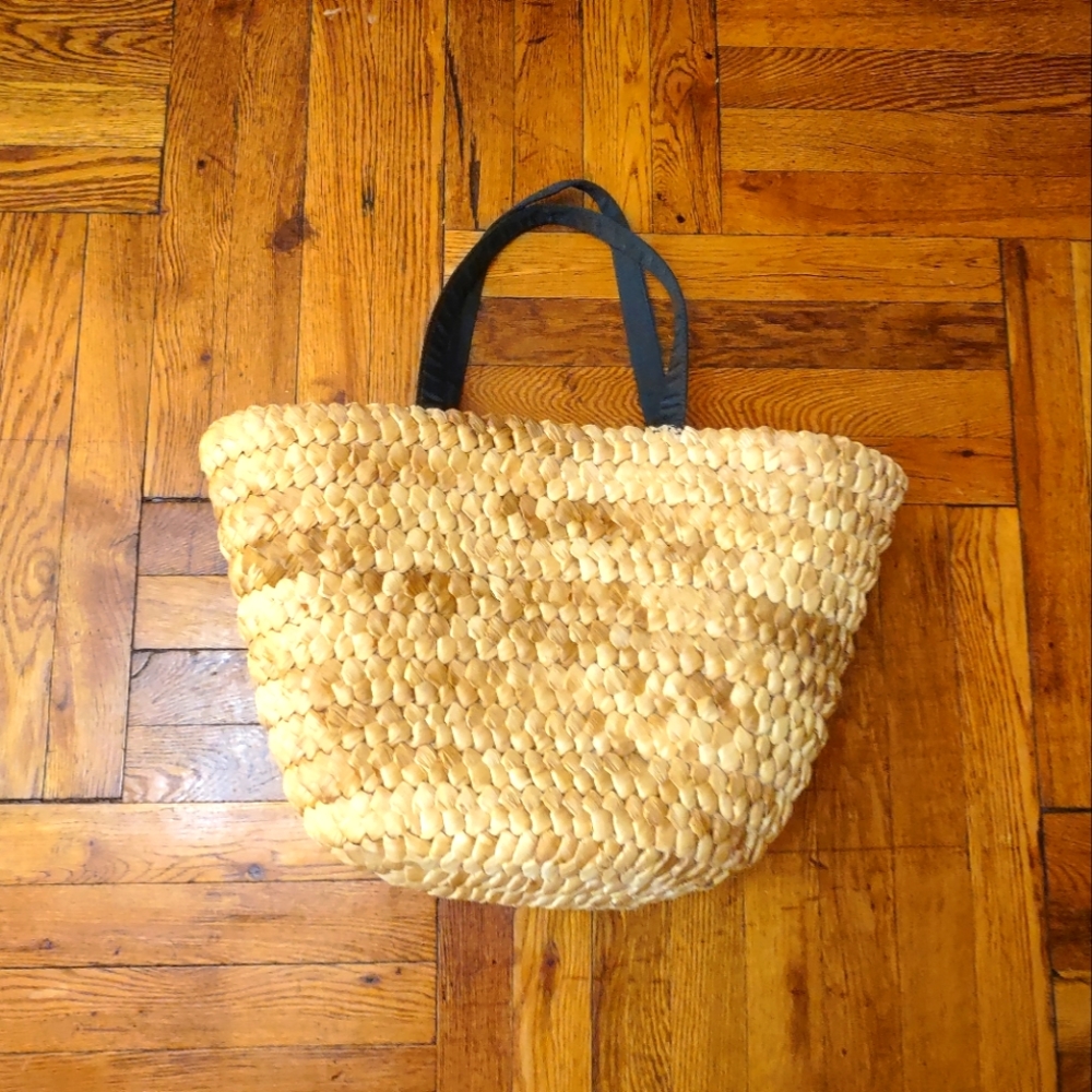 Good condition beach bucket tote